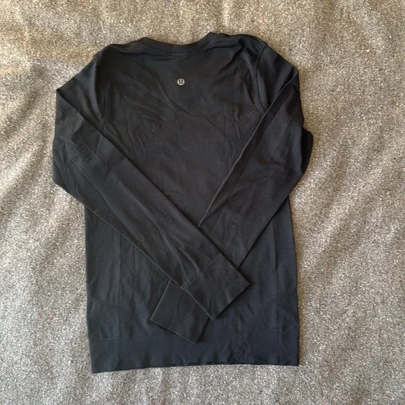 Lululemon Swiftly Relaxed Long Sleeve Top in Black (Size 2) - Picture 5 of 7